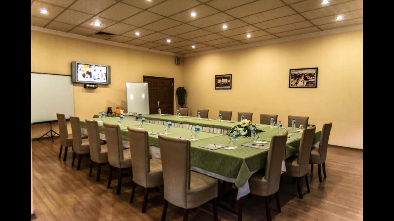 Kristal Otel Adana Exterior foto
